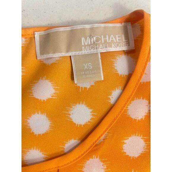 Michael Kors Polka Dot Top Womens XS Sleeveless Silky Blouse Pleated - Picture 5 of 5